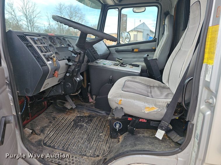 image for item EJ6011 1998 Freightliner FL60 ambulance