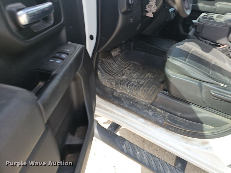 image for item EJ6012 2019 Chevrolet Silverado 1500 Crew Cab pickup truck