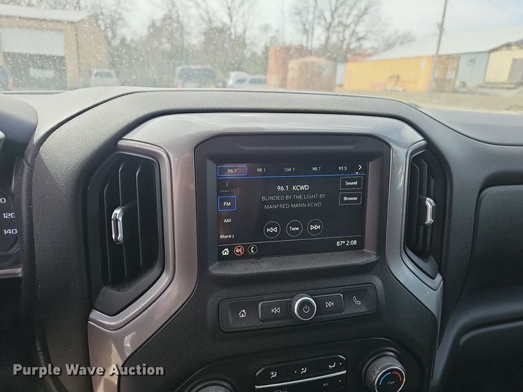 image for item EJ6012 2019 Chevrolet Silverado 1500 Crew Cab pickup truck