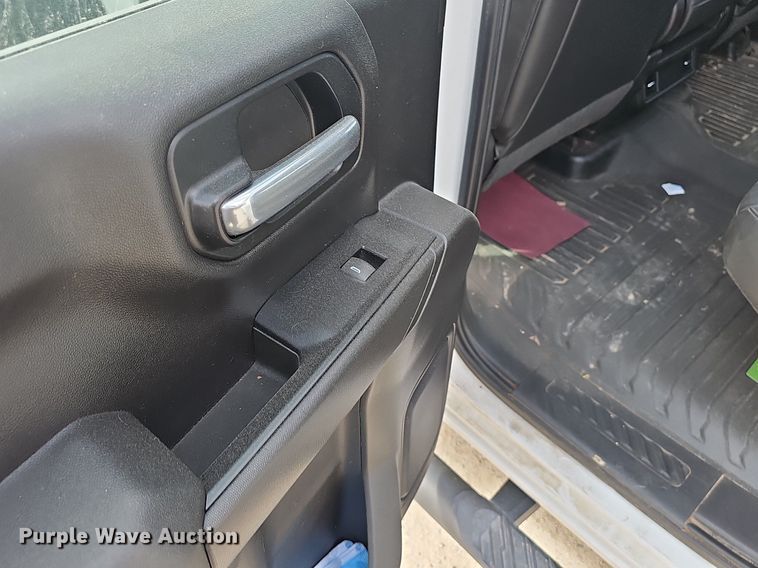 image for item EJ6012 2019 Chevrolet Silverado 1500 Crew Cab pickup truck