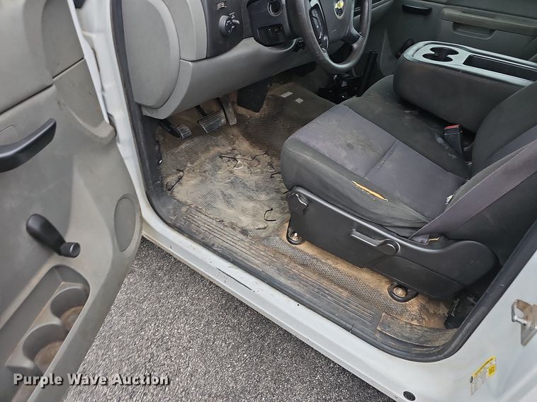 image for item EJ6086 2011 Chevrolet Silverado 1500 pickup truck