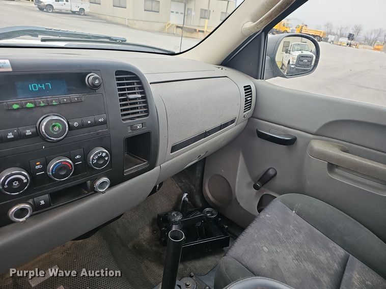 image for item EJ6086 2011 Chevrolet Silverado 1500 pickup truck