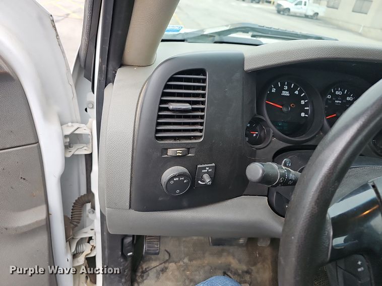 image for item EJ6086 2011 Chevrolet Silverado 1500 pickup truck