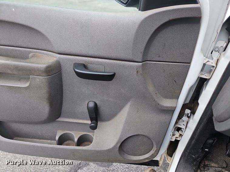 image for item EJ6086 2011 Chevrolet Silverado 1500 pickup truck