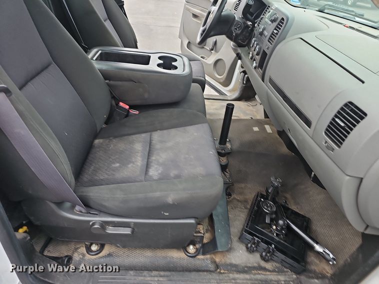 image for item EJ6086 2011 Chevrolet Silverado 1500 pickup truck