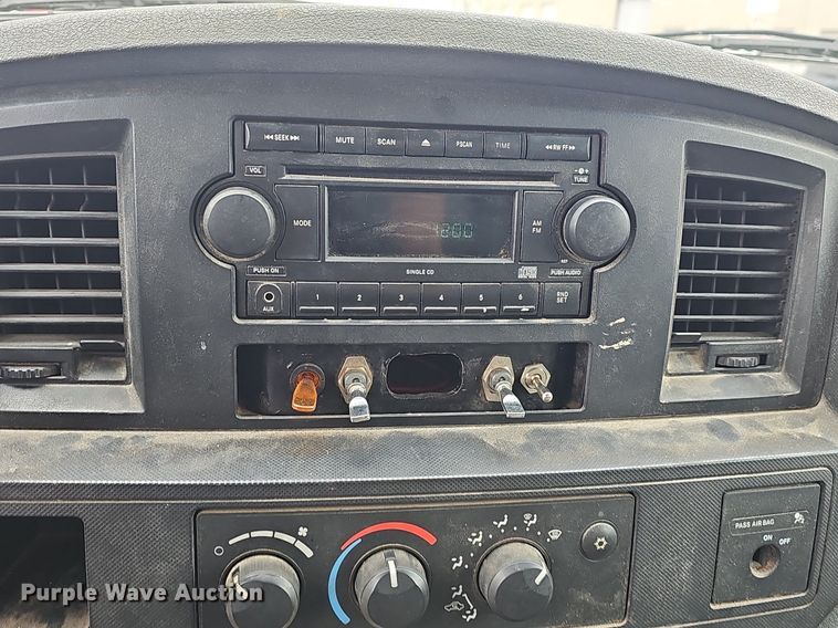 image for item EJ6087 2008 Dodge Ram 4500 flatbed truck