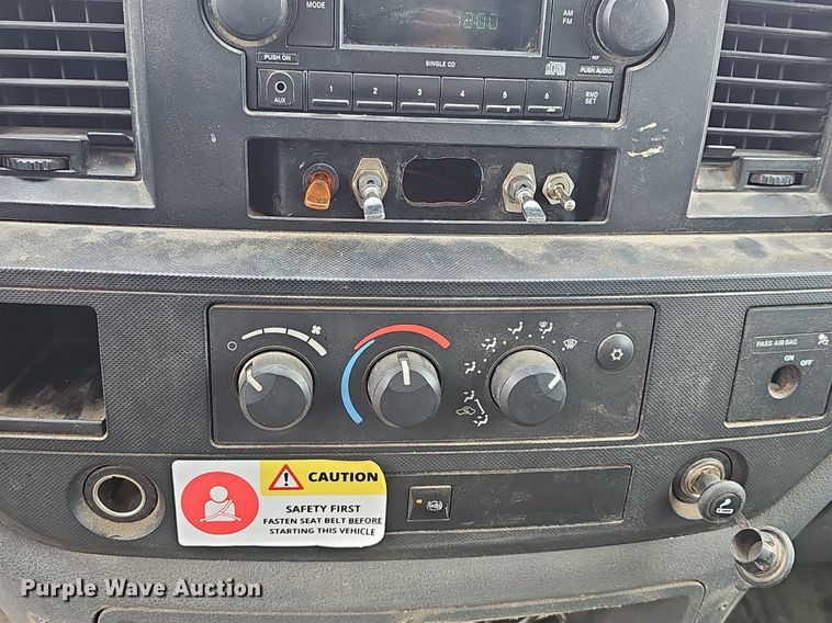 image for item EJ6087 2008 Dodge Ram 4500 flatbed truck