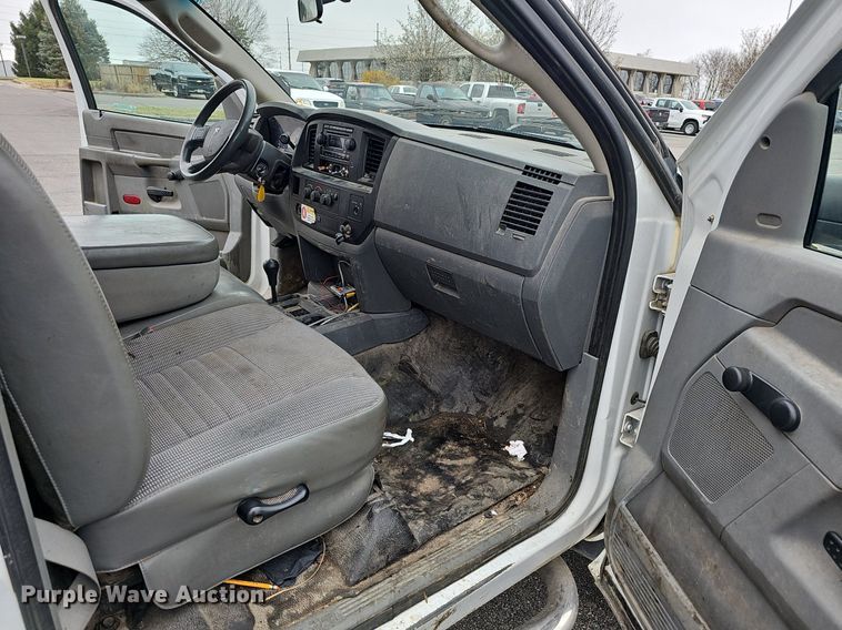 image for item EJ6087 2008 Dodge Ram 4500 flatbed truck