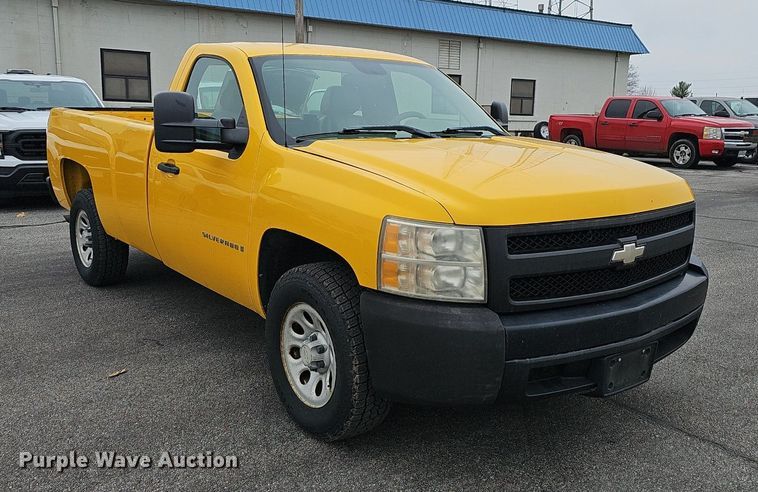 image for item EJ6088 2007 Chevrolet Silverado 1500 pickup truck
