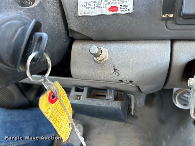 image for item EK4147 1999 Ford F550 bucket truck