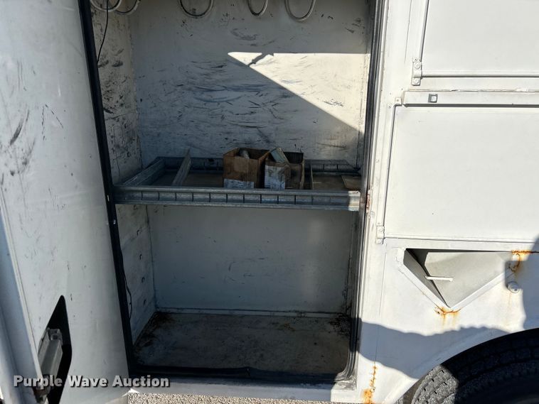 image for item EK4147 1999 Ford F550 bucket truck