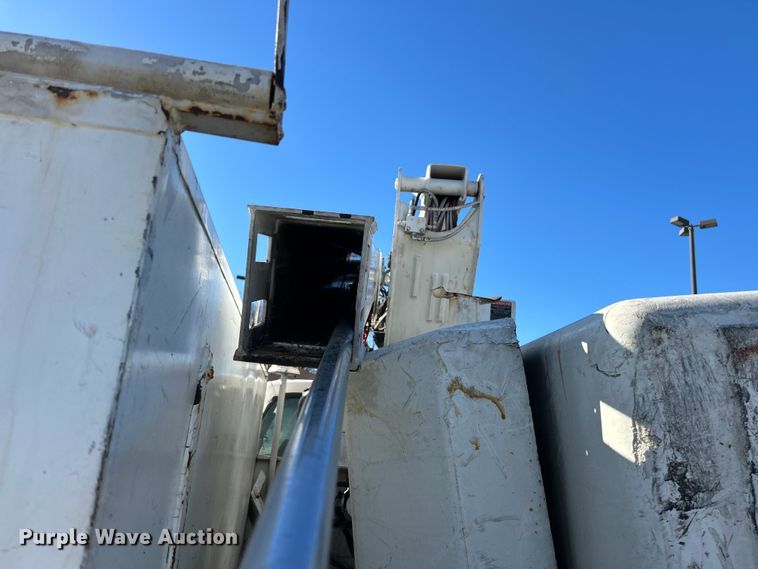 image for item EK4147 1999 Ford F550 bucket truck