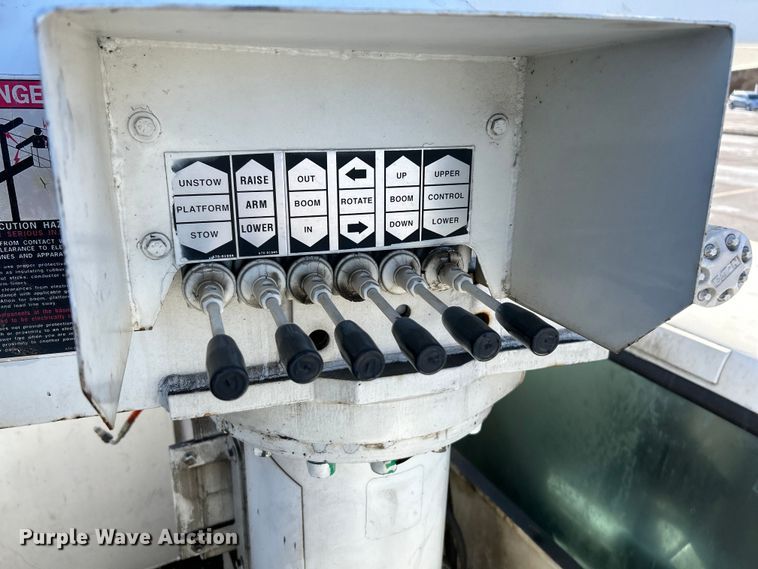 image for item EK4147 1999 Ford F550 bucket truck