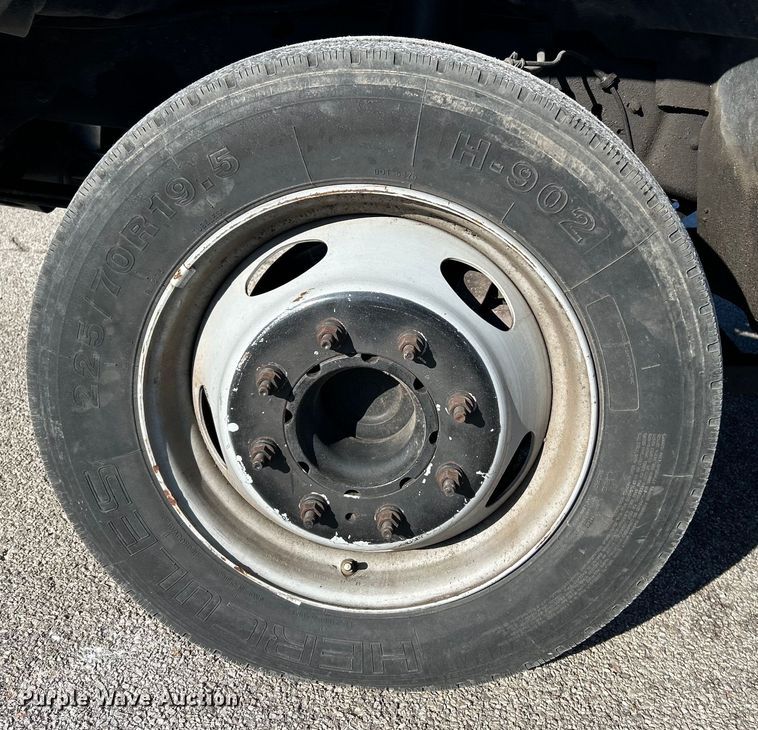 image for item EK4147 1999 Ford F550 bucket truck