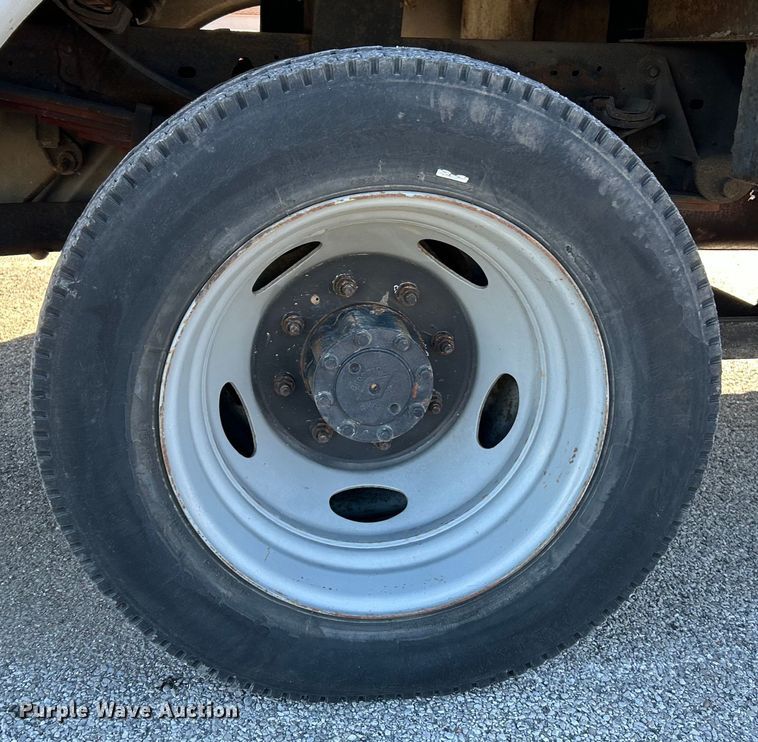 image for item EK4147 1999 Ford F550 bucket truck