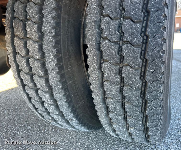 image for item EK4147 1999 Ford F550 bucket truck