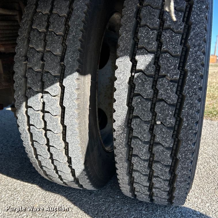 image for item EK4147 1999 Ford F550 bucket truck