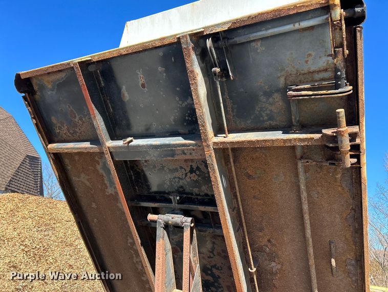 image for item EK4149 2014 Ford F550 Super Duty XL dump truck