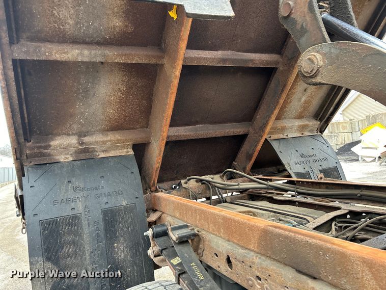 image for item EK4195 2005 Ford F450 Super Duty XL dump truck