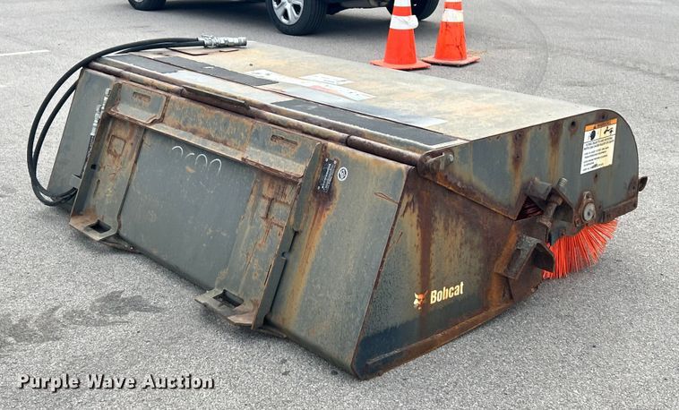image for item EK4205 2014 Bobcat 72 Sweeper skid steer sweeper