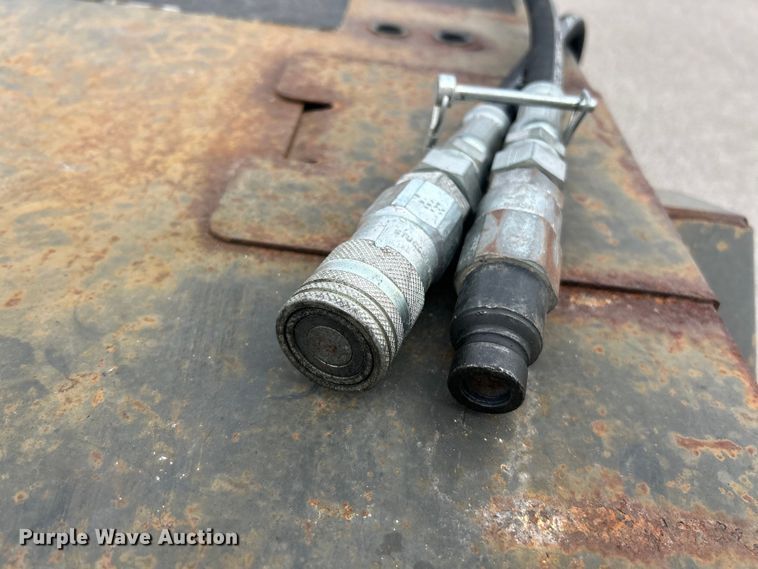 image for item EK4205 2014 Bobcat 72 Sweeper skid steer sweeper