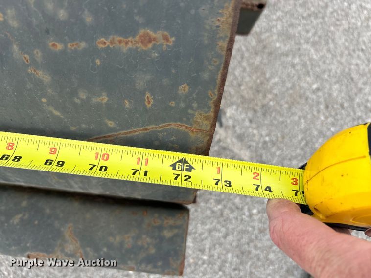 image for item EK4205 2014 Bobcat 72 Sweeper skid steer sweeper