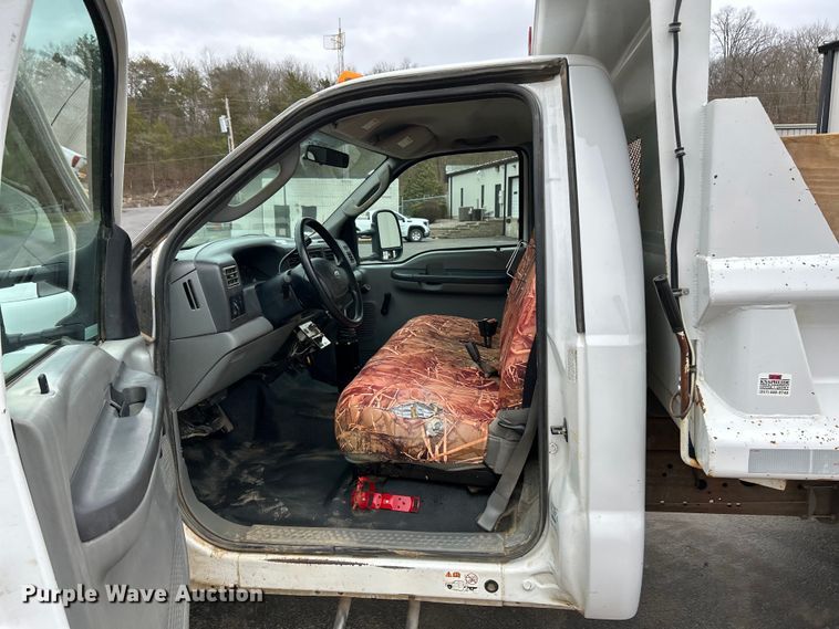 image for item EK4209 2003 Ford F450 Super Duty XL dump truck