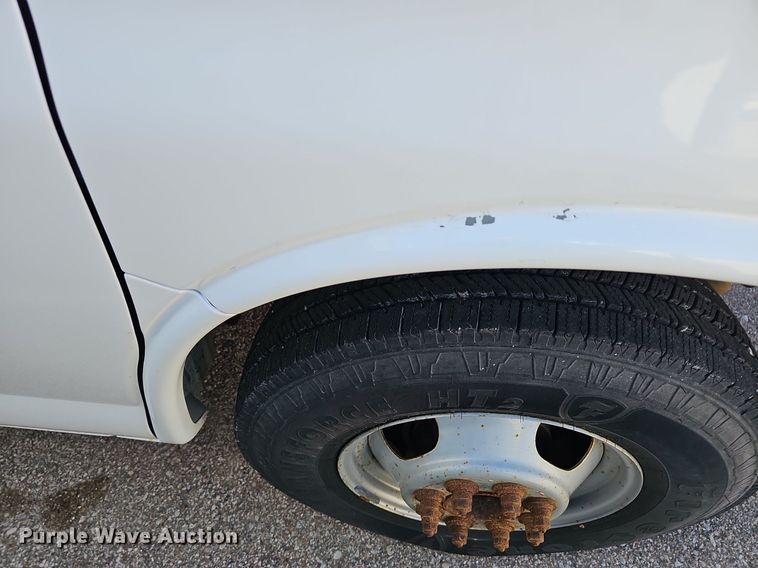 image for item EK5625 2011 Chevrolet Express G3500 box truck