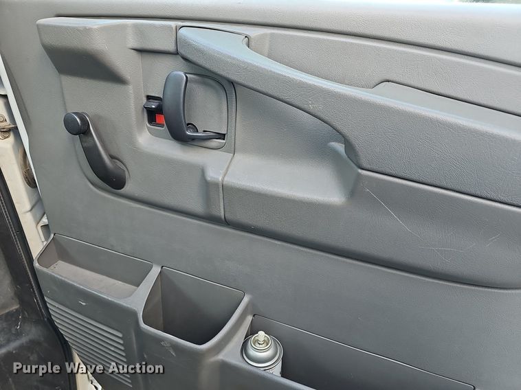 image for item EK5625 2011 Chevrolet Express G3500 box truck