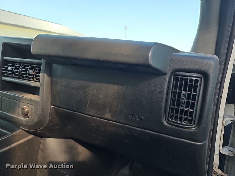 image for item EK5625 2011 Chevrolet Express G3500 box truck