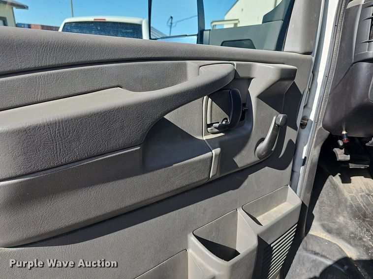 image for item EK5625 2011 Chevrolet Express G3500 box truck