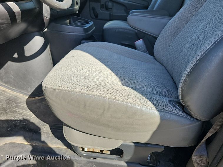 image for item EK5625 2011 Chevrolet Express G3500 box truck