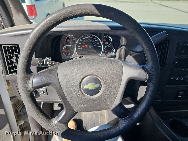 image for item EK5625 2011 Chevrolet Express G3500 box truck