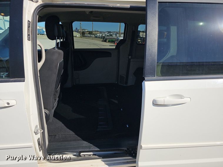 image for item EK5626 2011 Dodge Grand Caravan van