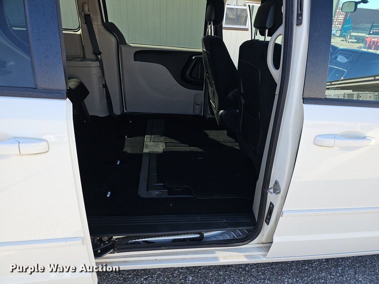 image for item EK5626 2011 Dodge Grand Caravan van