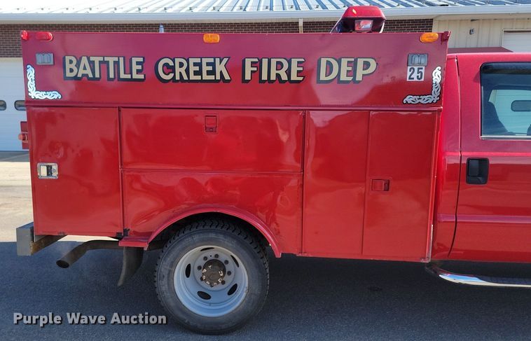 image for item LA9686 2003 Ford  F450 Crew Cab utility / service truck