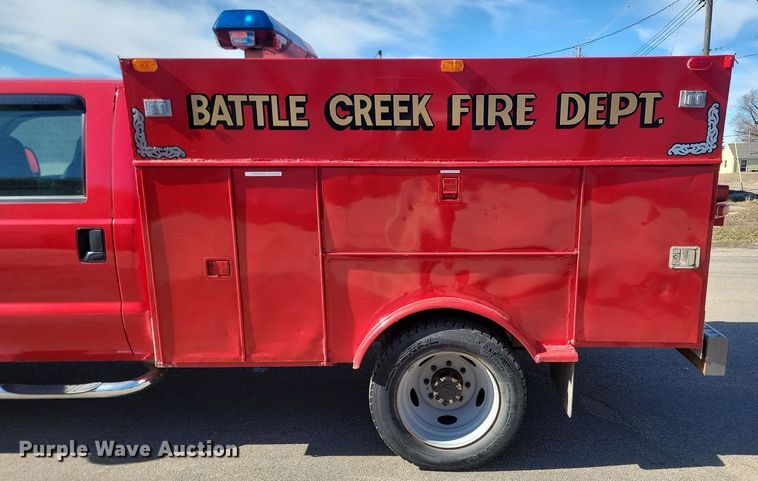 image for item LA9686 2003 Ford  F450 Crew Cab utility / service truck