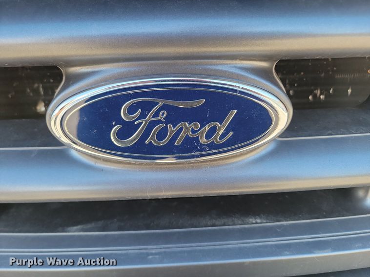 image for item LA9686 2003 Ford  F450 Crew Cab utility / service truck