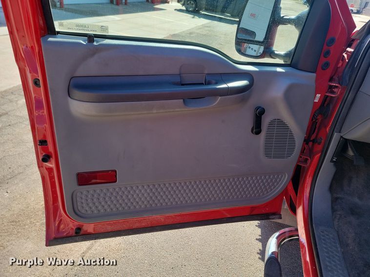 image for item LA9686 2003 Ford  F450 Crew Cab utility / service truck