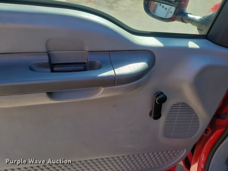 image for item LA9686 2003 Ford  F450 Crew Cab utility / service truck