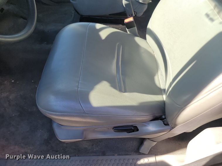 image for item LA9686 2003 Ford  F450 Crew Cab utility / service truck