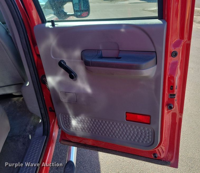 image for item LA9686 2003 Ford  F450 Crew Cab utility / service truck