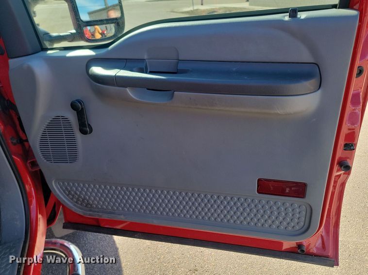 image for item LA9686 2003 Ford  F450 Crew Cab utility / service truck