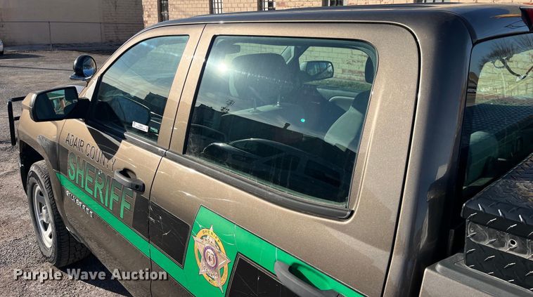 image for item LE9038 2015 Chevrolet  Silverado 1500 Crew Cab pickup truck