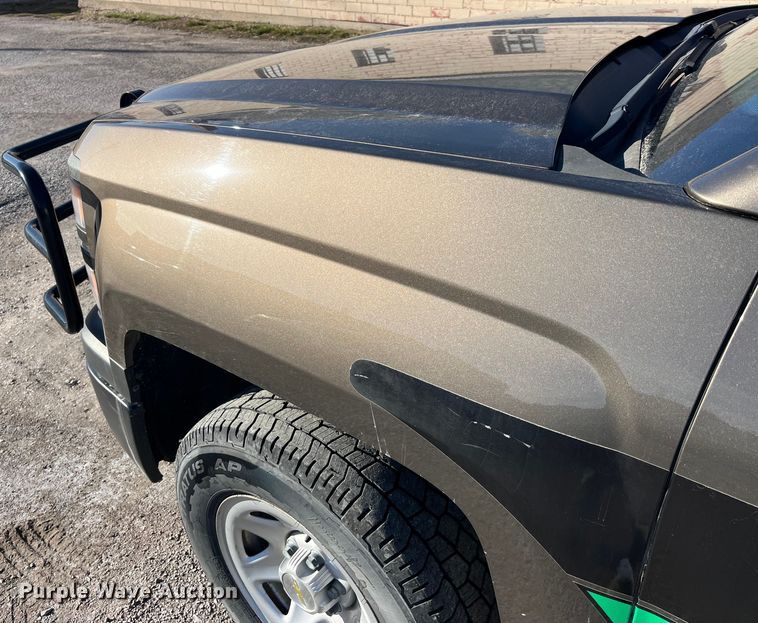 image for item LE9038 2015 Chevrolet  Silverado 1500 Crew Cab pickup truck