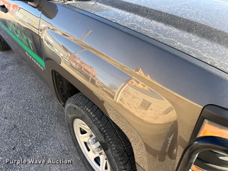 image for item LE9038 2015 Chevrolet  Silverado 1500 Crew Cab pickup truck