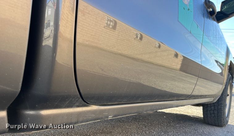 image for item LE9038 2015 Chevrolet  Silverado 1500 Crew Cab pickup truck