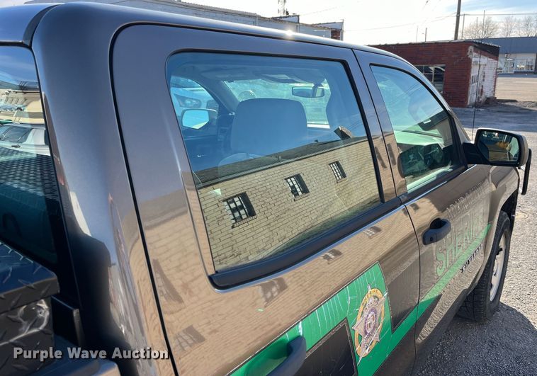 image for item LE9038 2015 Chevrolet  Silverado 1500 Crew Cab pickup truck