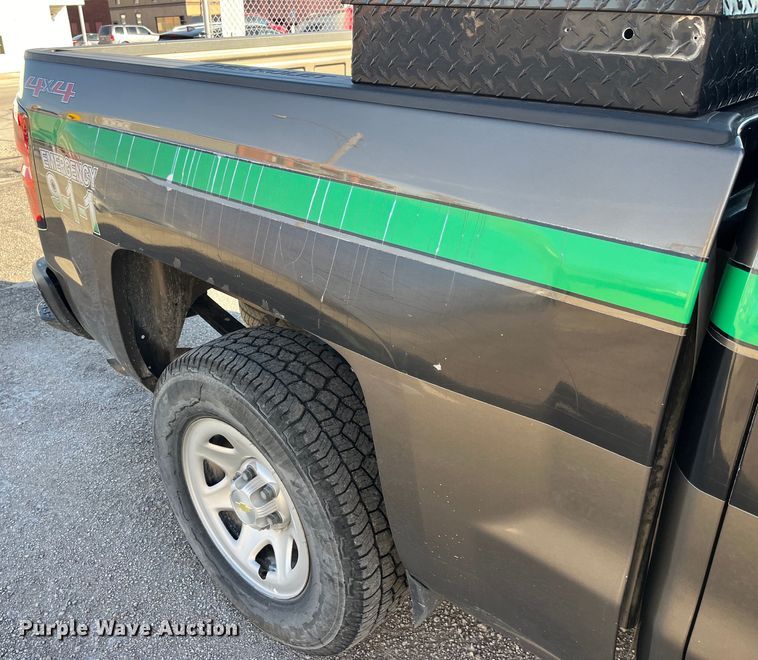 image for item LE9038 2015 Chevrolet  Silverado 1500 Crew Cab pickup truck