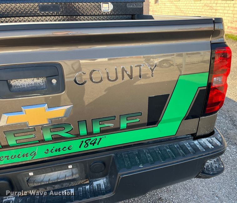 image for item LE9038 2015 Chevrolet  Silverado 1500 Crew Cab pickup truck